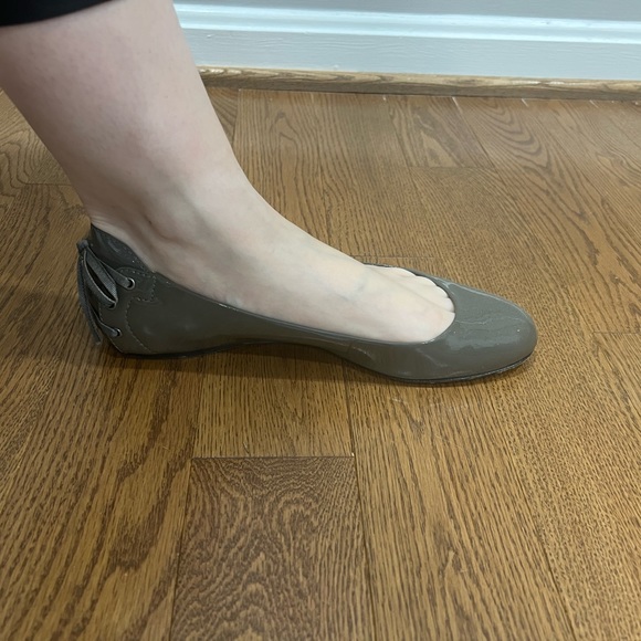 Vera Wang grey Helen patent leather ballet flat slip on shoes 9 - Picture 12 of 13